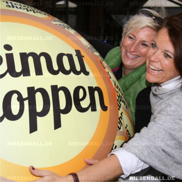Eventball als Fotoobjekt bei der Aktion Heimat shoppen